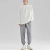 Sweter z nadrukiem literowym „White Gold”